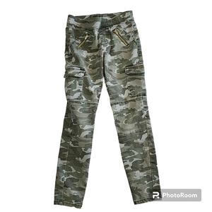 Girls Justice Camouflage pull on pants size 8.